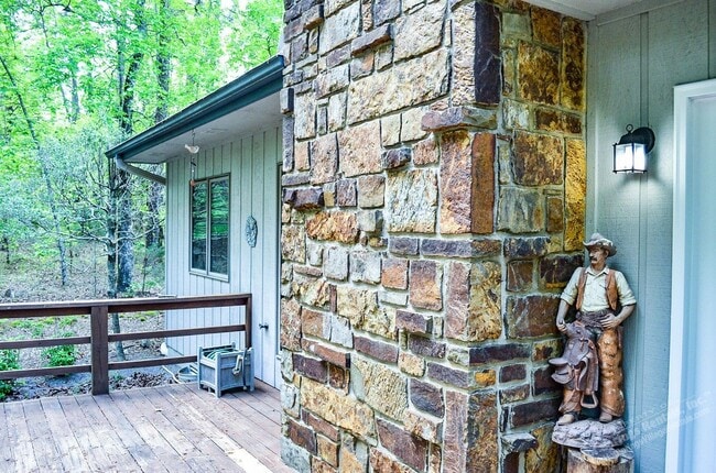 Building Photo - East Gate Area | Home | Unfurnished