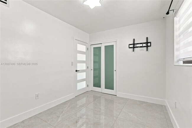 Building Photo - 9298 Jamaica Dr