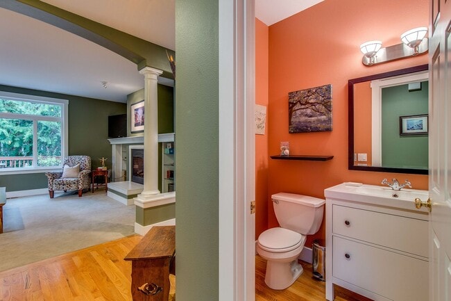 Building Photo - Beautiful Bainbridge Home