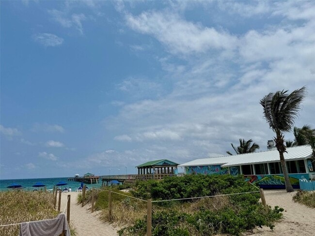 Building Photo - 3051 NE 47th Ct