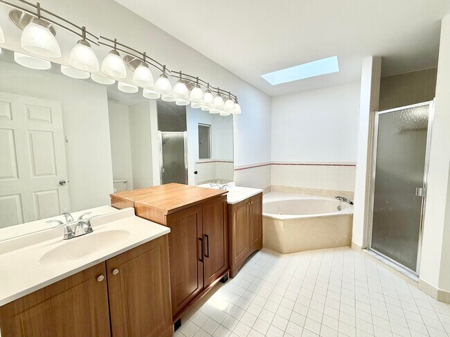 Building Photo - 10579 Pebble Cove Ln