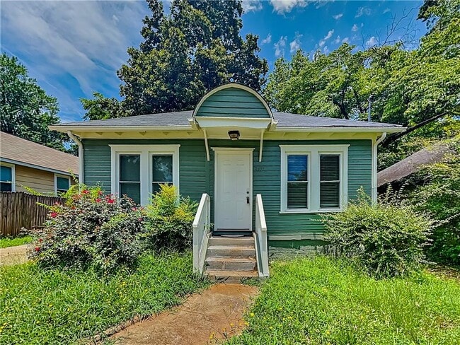 Primary Photo - 2497 Lakewood Ave