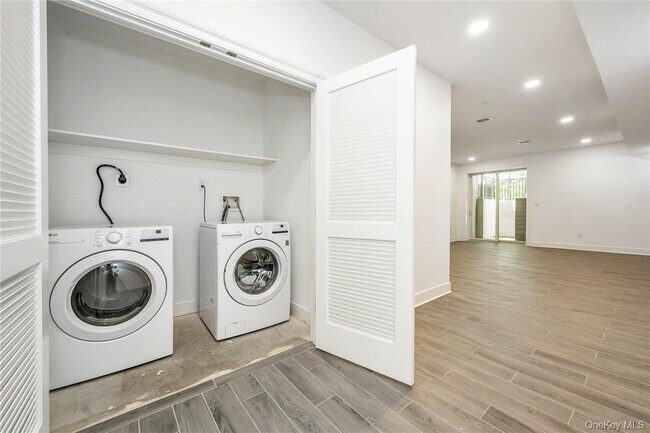 Building Photo - 233 Lincoln Ave