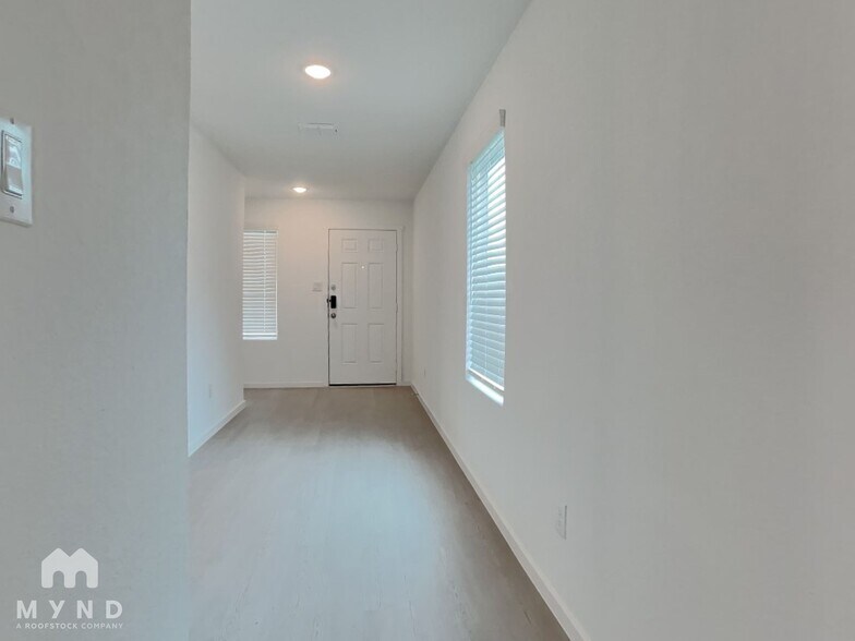 Building Photo - 415 Indian Blossom