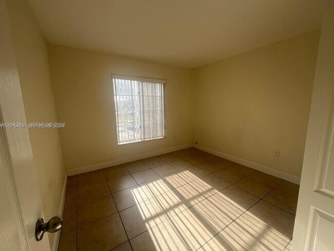 Building Photo - 5112 NW 79th Ave