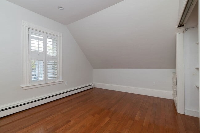 Building Photo - 44 Custer St