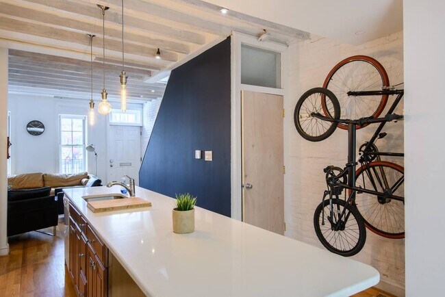 Building Photo - 2028 Webster St