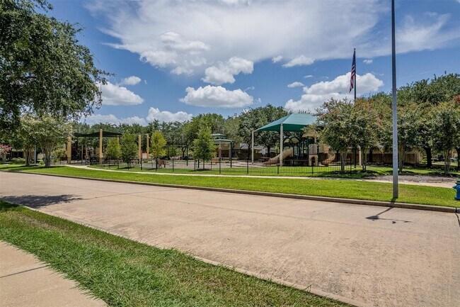 Building Photo - 4902 Lake Catherine Ct