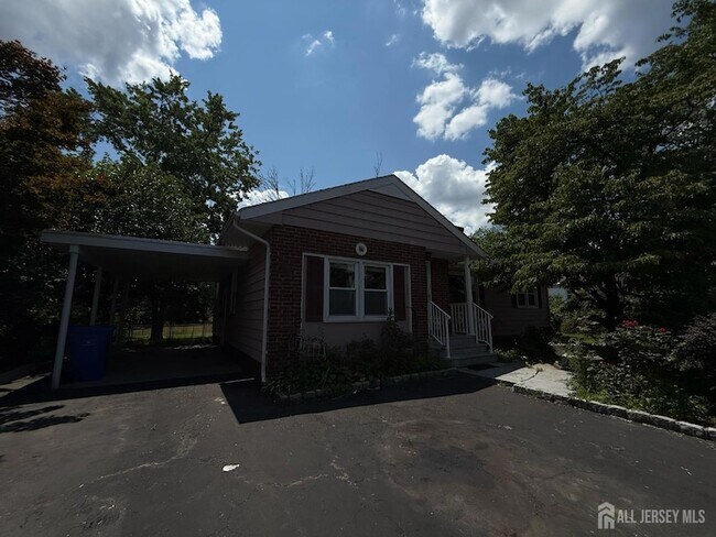 Building Photo - 869 Gates Ave