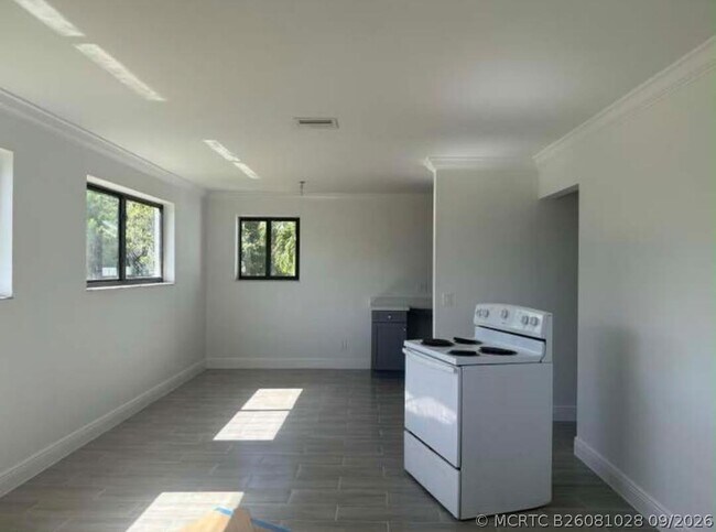 Building Photo - 4131 SW 23rd St