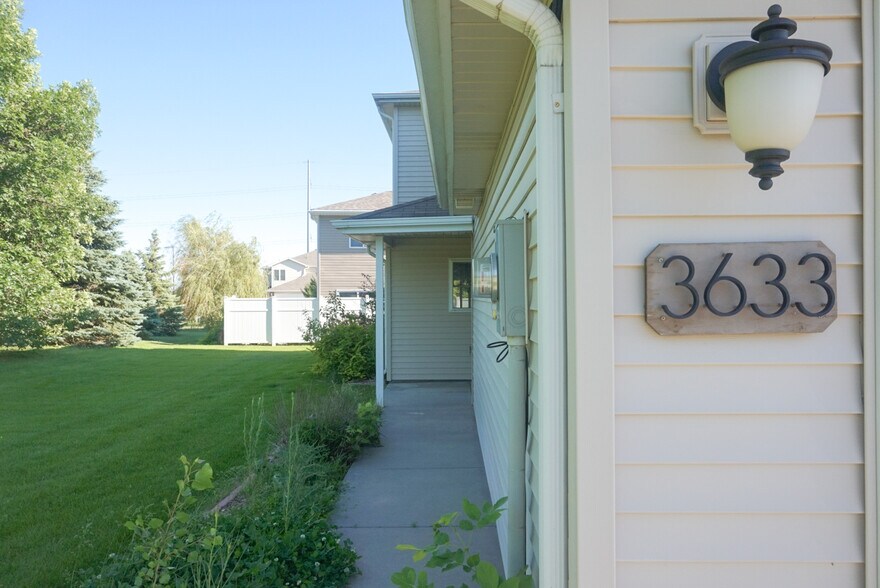 Building Photo - 3633 McLaughlin Dr