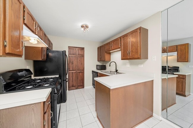 Building Photo - 713 Crescent Ct