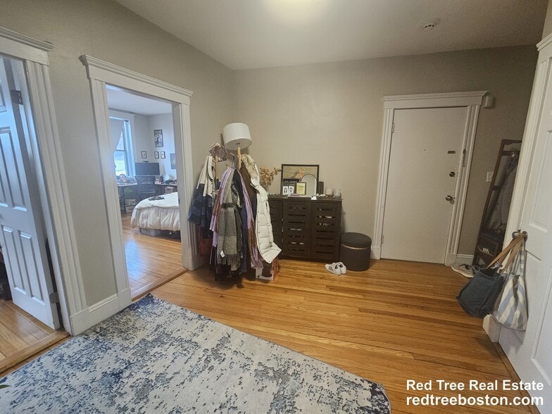 Building Photo - 370 Chestnut Hill Ave