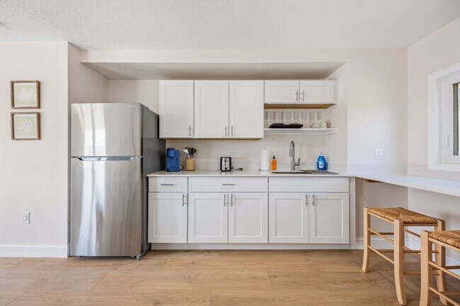 Building Photo - 637 S Orlando Ave