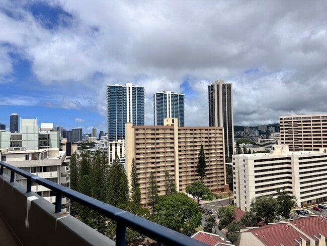 Building Photo - 1650 Kanunu St