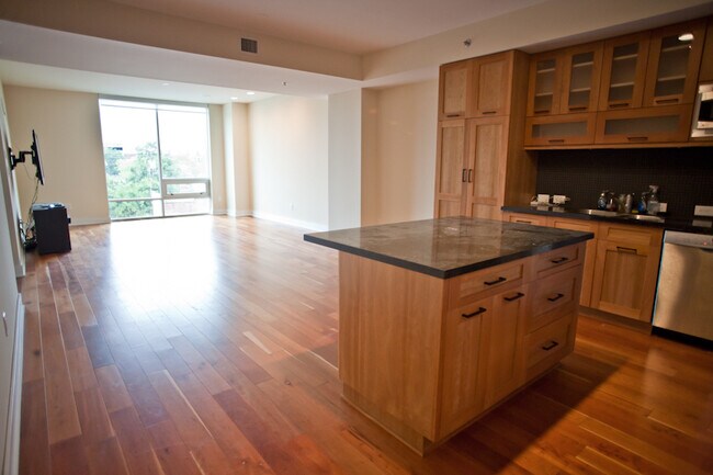 Building Photo - Rare Opportunity: Stunning and Spacious One-Bedroom Condo in Greenbridge!