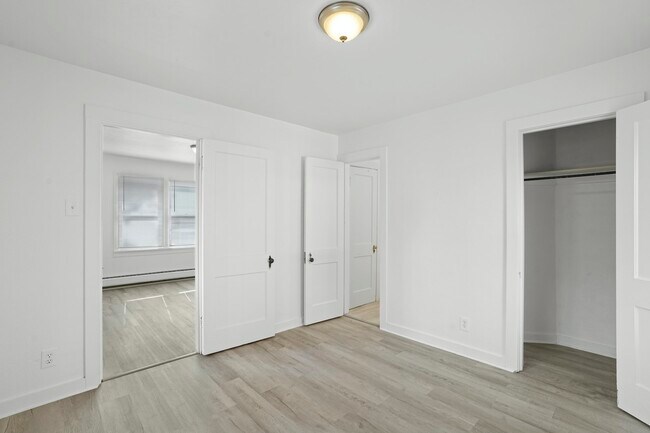 Building Photo - 1034 Pleasant Street, Unit A