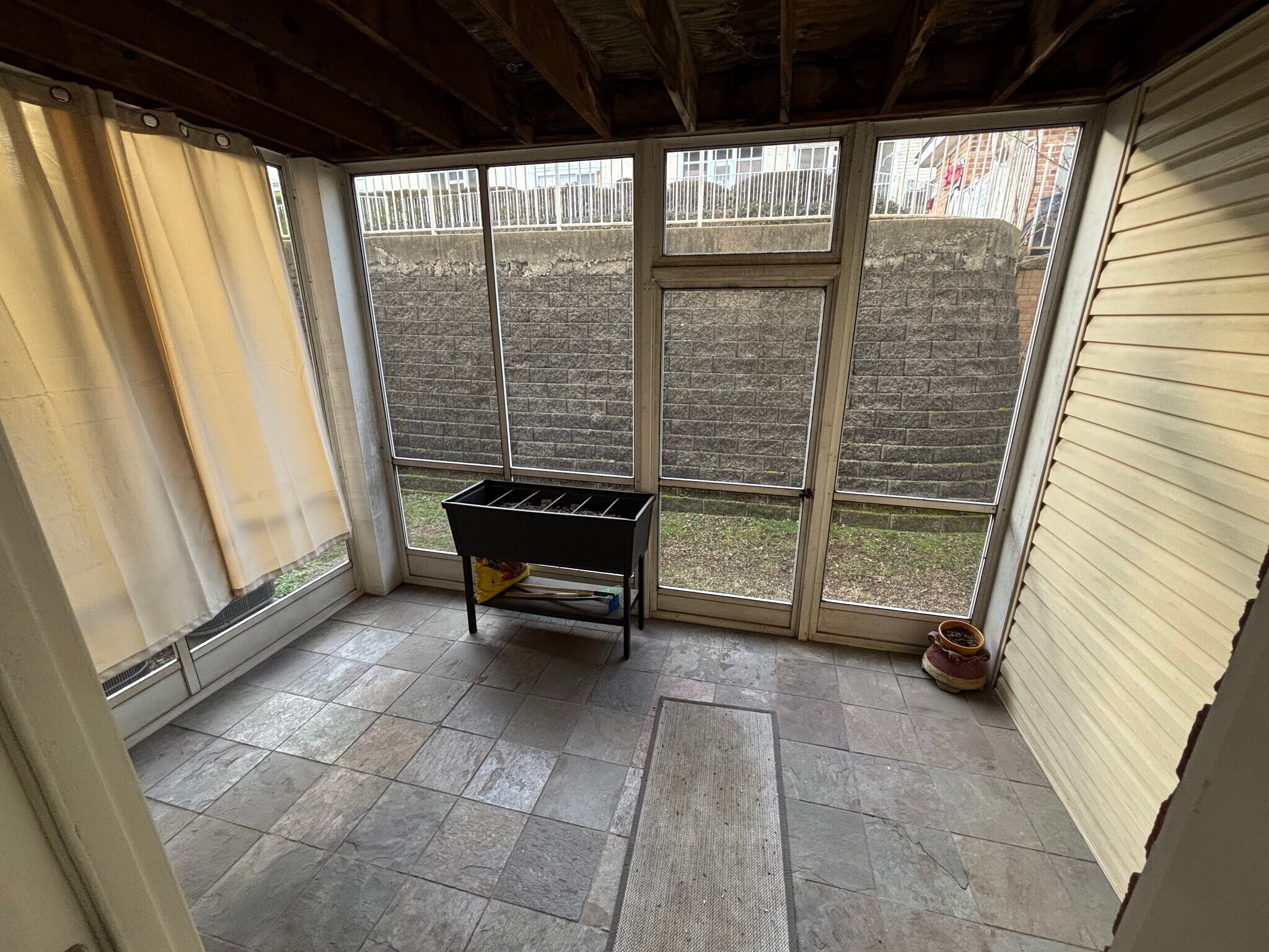 Building Photo - 2730 Brownsboro Rd