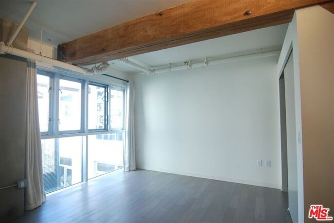 Building Photo - 527 Molino St