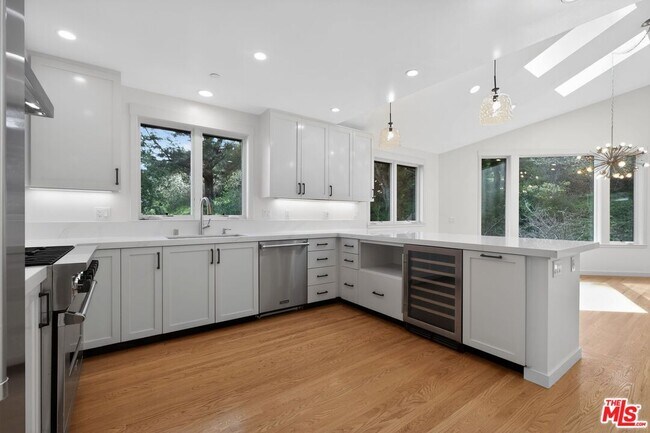 Building Photo - 502 Chapman Dr