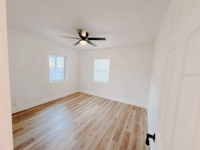 Building Photo - 4009 Deleuil Ave