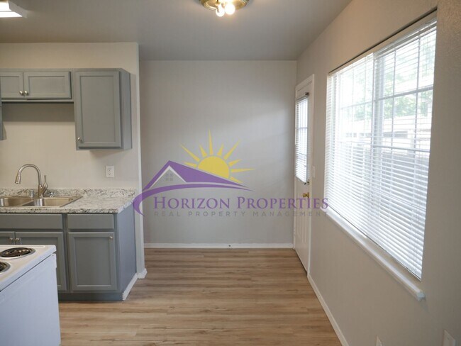 Building Photo - 2801-2803 Lerwick Rd