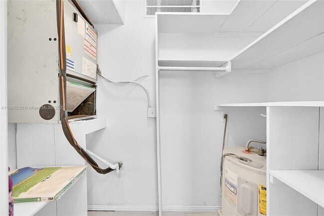 Building Photo - 3217 NE 11th St