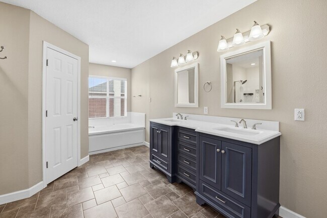 Building Photo - 37 Pinon Ct