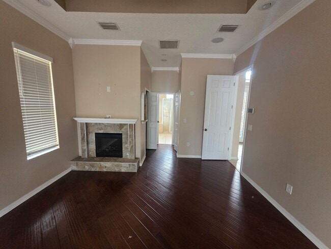 Building Photo - Beautiful and Spacious