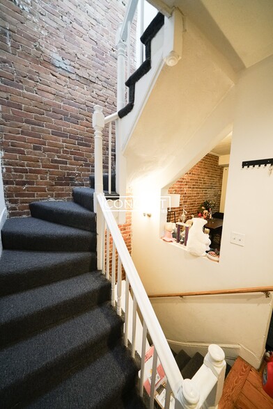 Building Photo - 218 Hemenway St