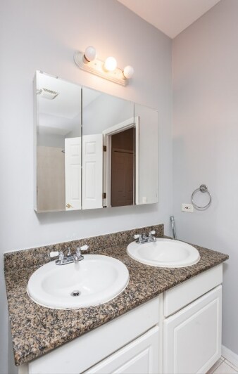 Building Photo - 2427 N Clybourn Ave