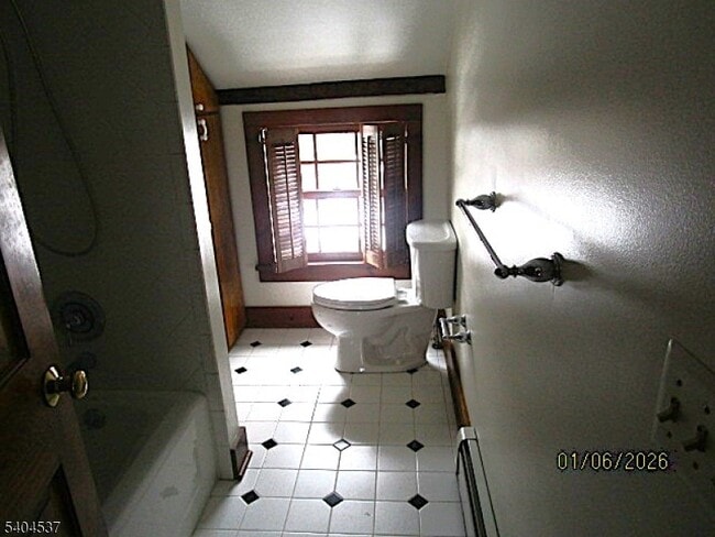 Building Photo - 955 Fairview Lake Rd