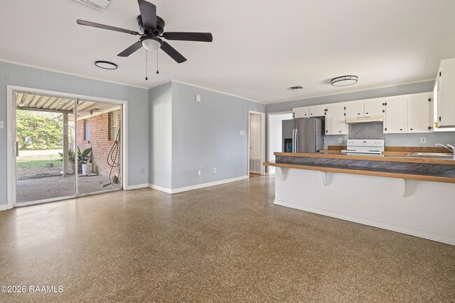 Building Photo - 207 Ashwood Dr