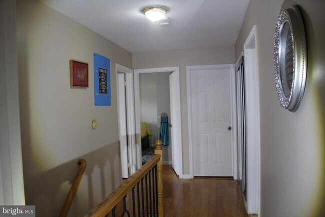 Building Photo - 219 Meadow Dr