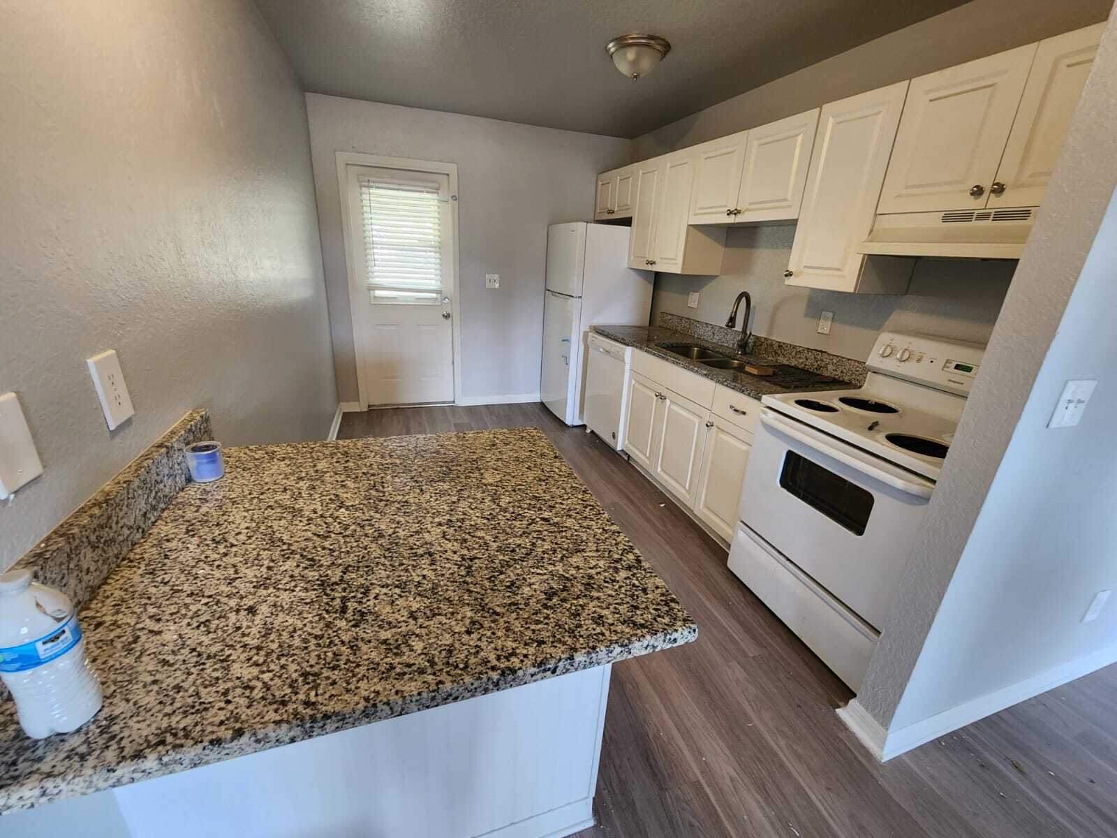 Building Photo - 9562 Lynn Ln