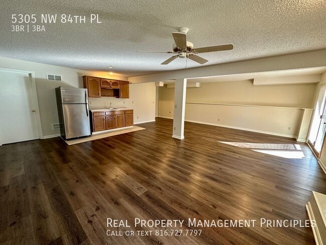 Building Photo - Recently Renovated, Spacious 3 Bedroom 3 B...