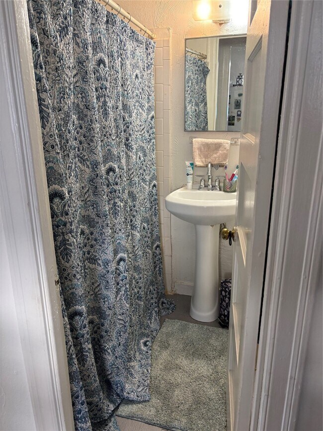 Building Photo - 1828 W Main St