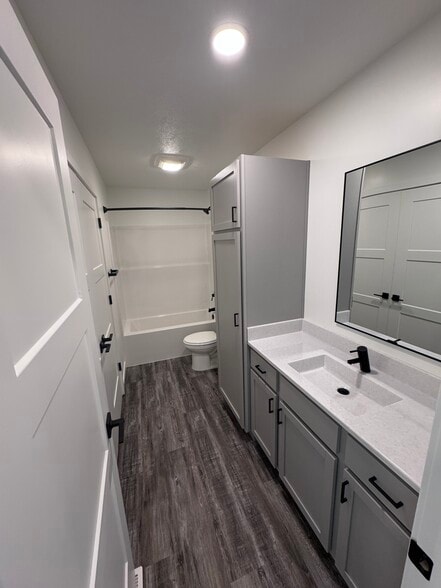 Building Photo - 202 E Plum St