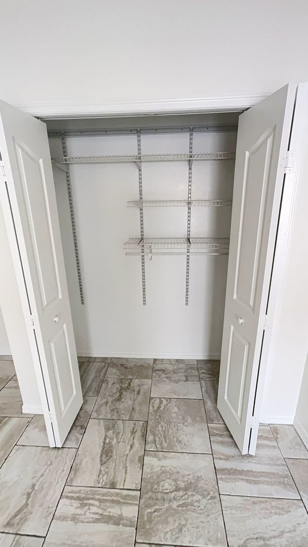 Building Photo - Come see this beautiful 3 bedroom, 2 bath, 2 car garage home for rent near Citrus Park Mall!