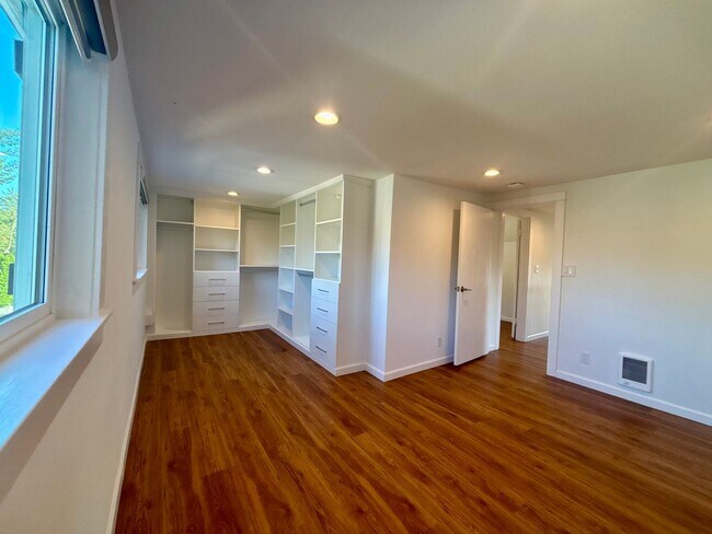 Building Photo - 8019 Corliss Ave N
