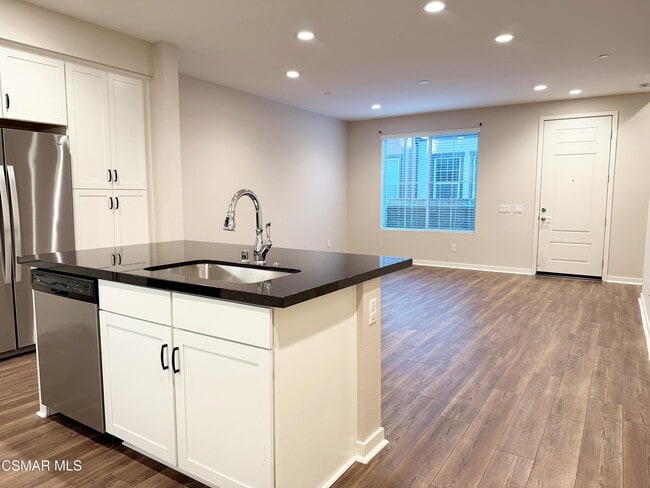 Building Photo - 215 Red Brick Dr