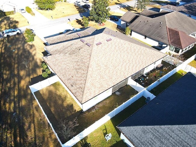 Building Photo - 10 Emmons Ln