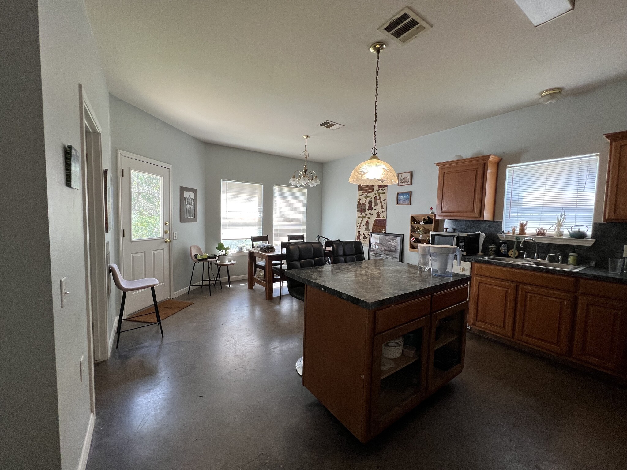 Building Photo - 1701 J J Seabrook Dr