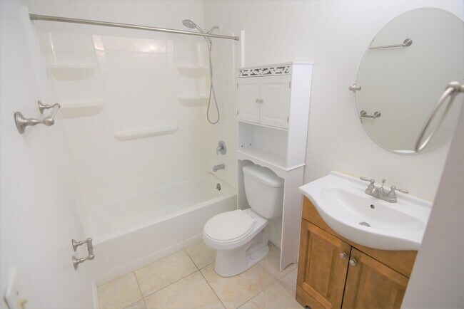 Building Photo - 2 Bed/2 Bath condo in Lancelot at Winter P...