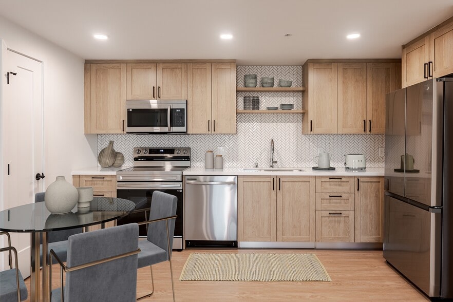 Primary Photo - Village at Montclair