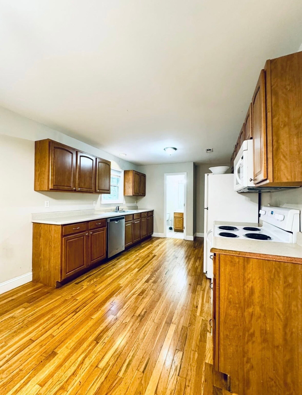 Building Photo - 586 Hampton Way