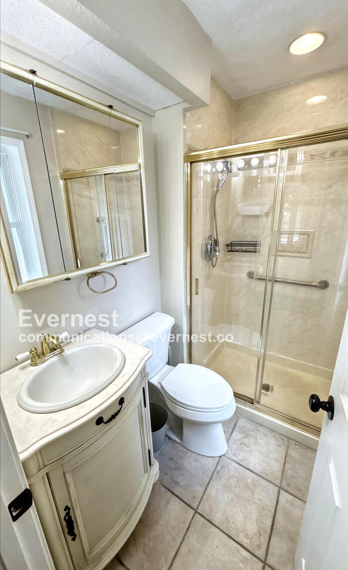 Building Photo - 1515 Mautenne Dr