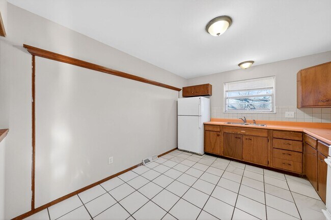 Building Photo - 8908 Scottdale Ave