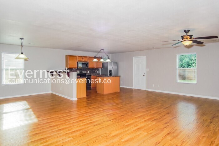 Building Photo - 201 Cloverbrook Dr