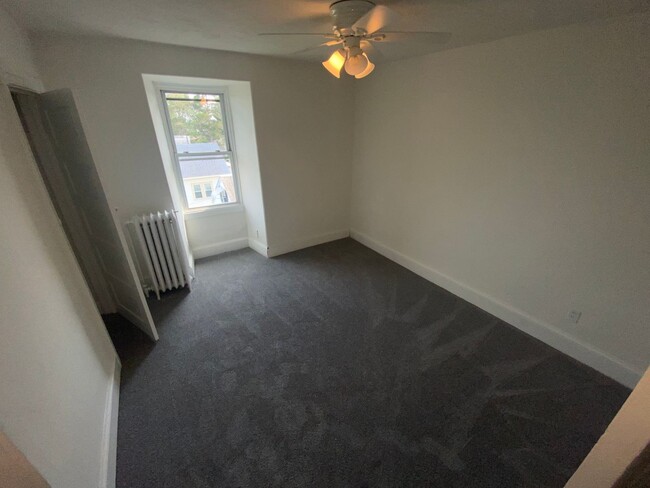 Building Photo - 127 Saude Ave